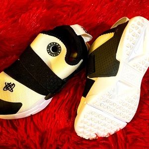 Brand new toddler Nikes size 9